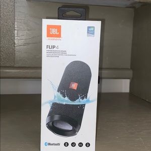 JBL FLIP 4 BLUETOOTH SPEAKER By Harman